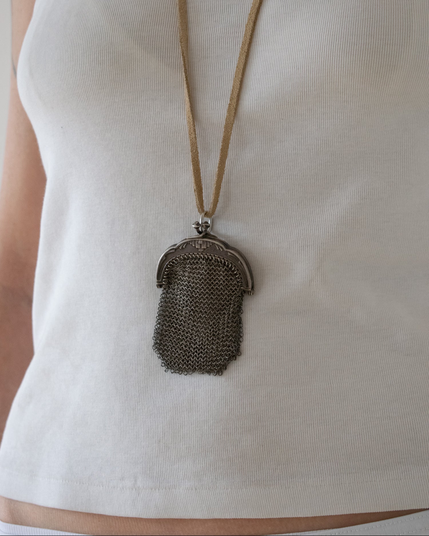 Antique Mesh Purse Necklace (Beige)