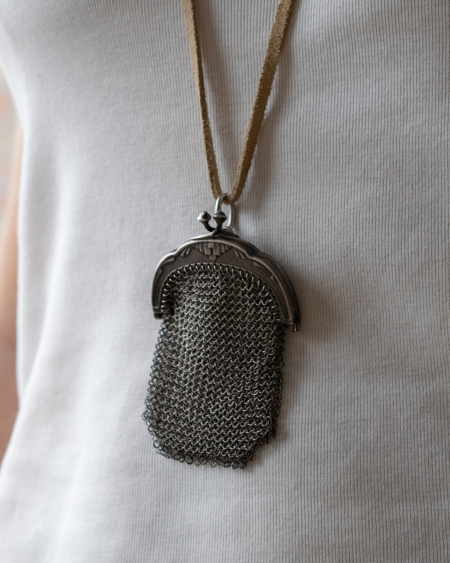 Antique Mesh Purse Necklace (Beige)