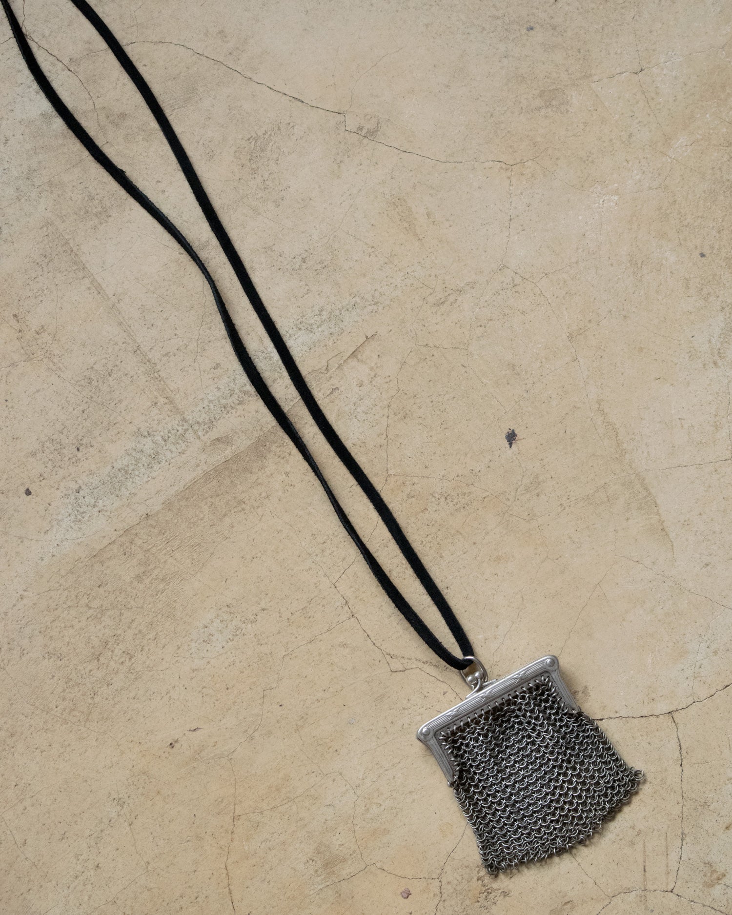 Antique Mesh Purse Necklace (Black)
